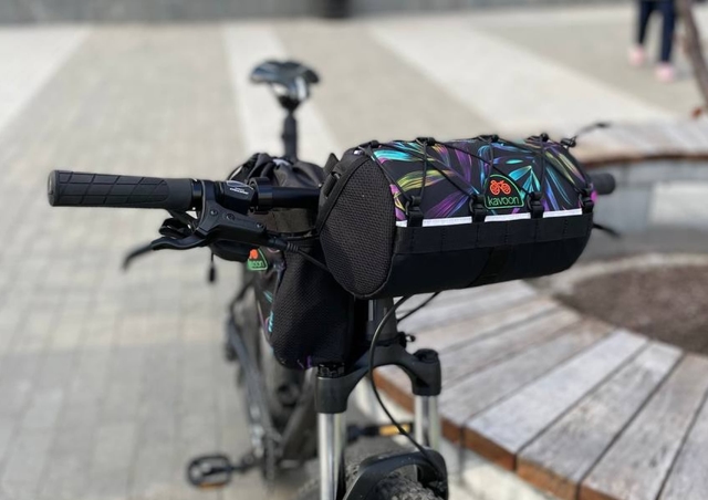 Handlebar bag on a bicycle