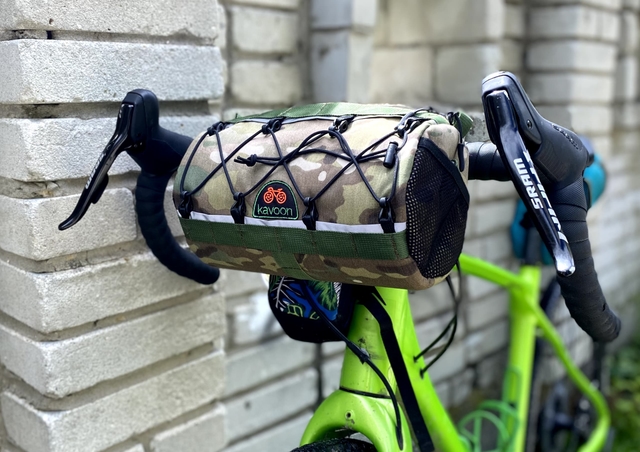 Handlebar bag on a bicycle