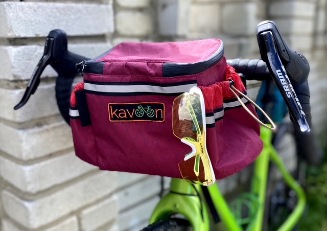 Handlebar bag on a bicycle